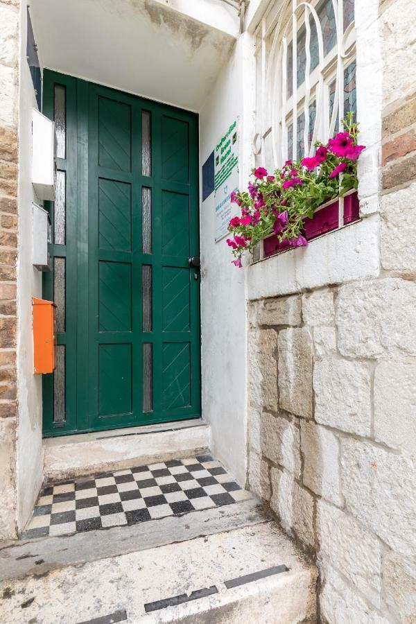 Studio Nana - By Golden Gate In Old Town Split Exterior photo